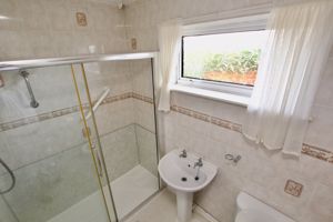Shower room- click for photo gallery